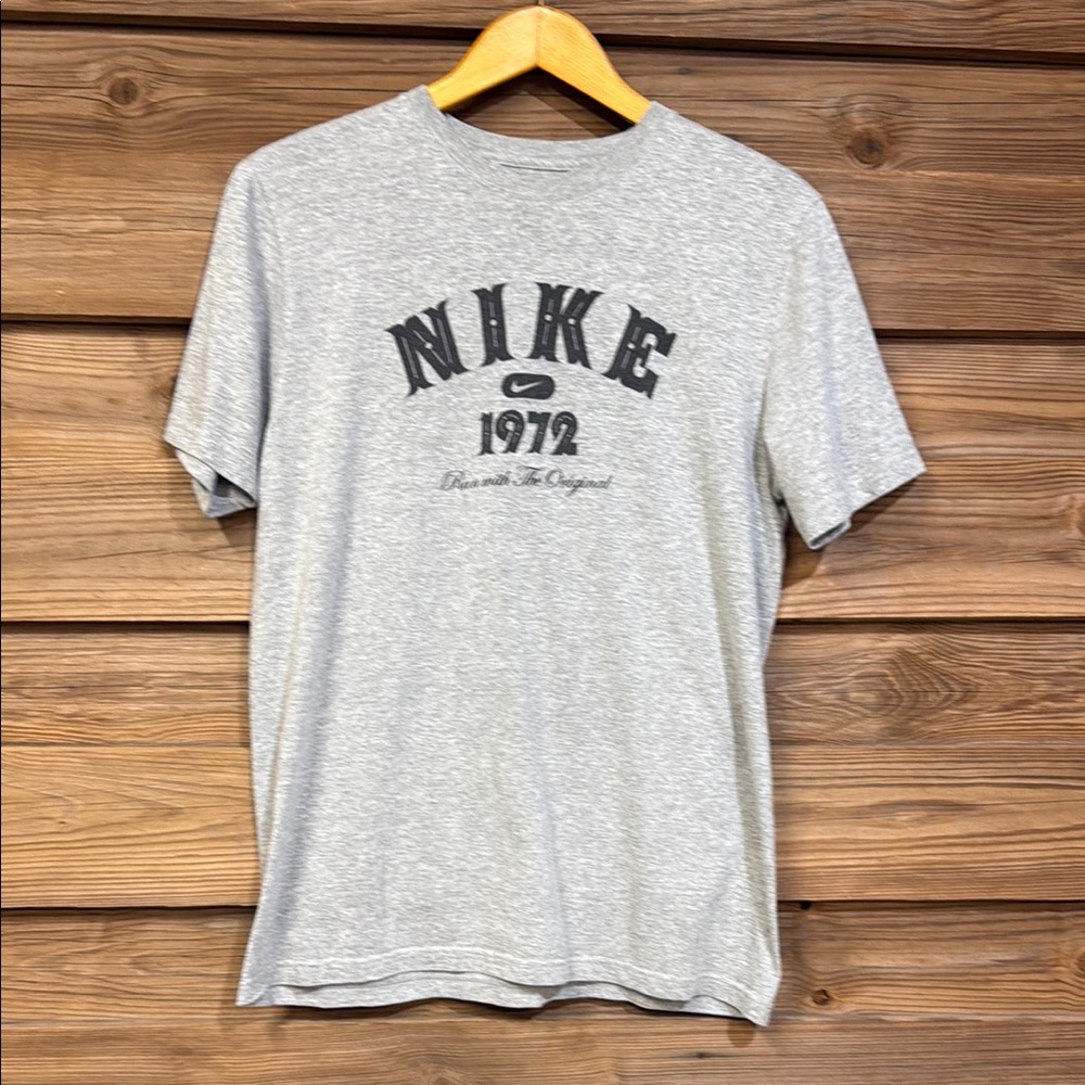 Nike Men's Gray T-Shirt